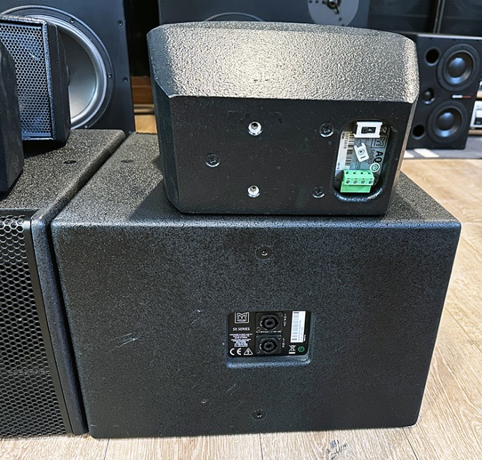 Martin Audio 듀얼 5.25인치 AQ5 / 10인치 서브우퍼 스피커 SX110B